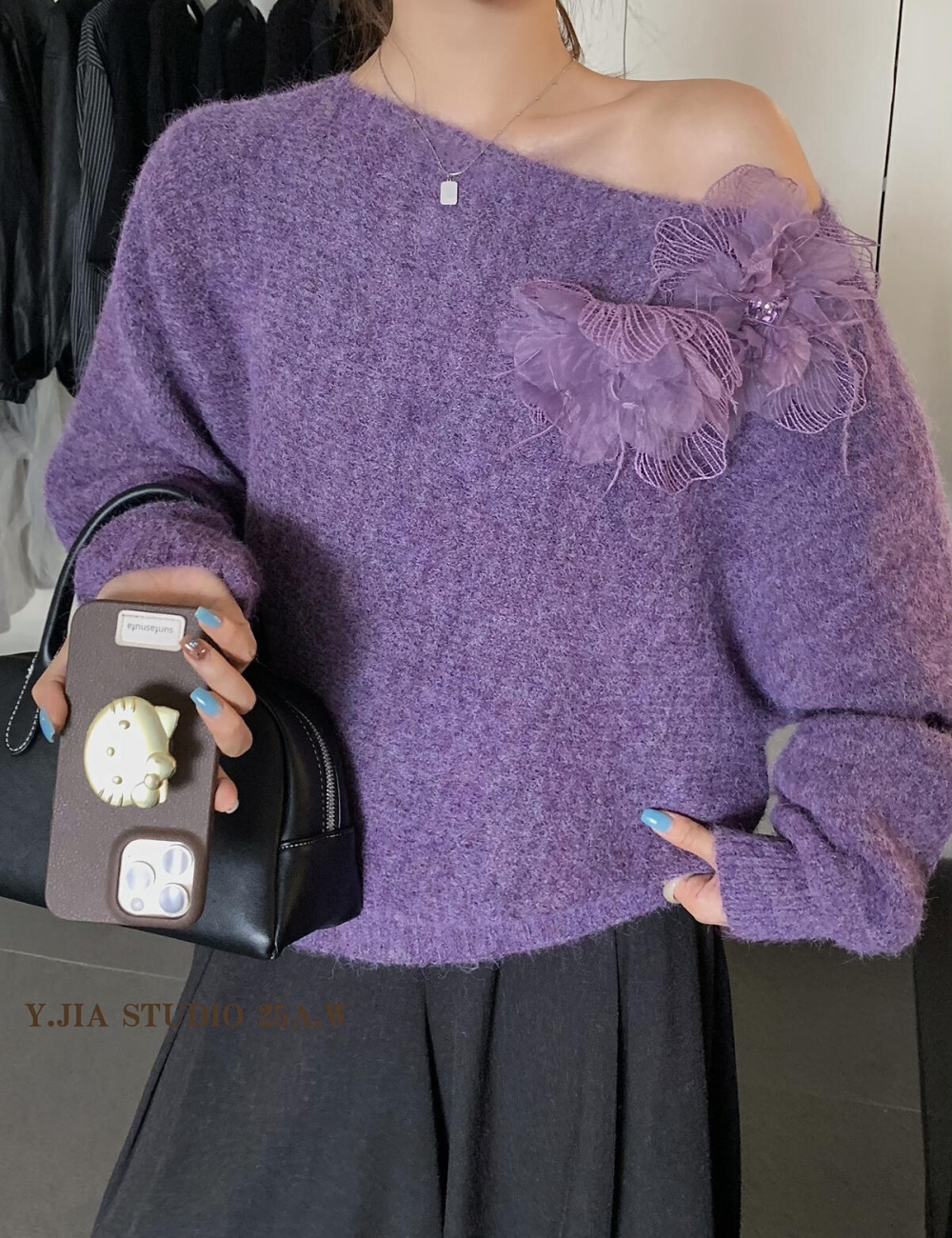 Lazy flowers brooch pullover temperament sweater