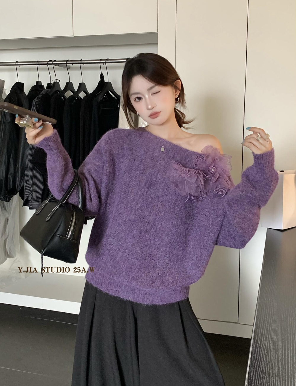 Lazy flowers brooch pullover temperament sweater