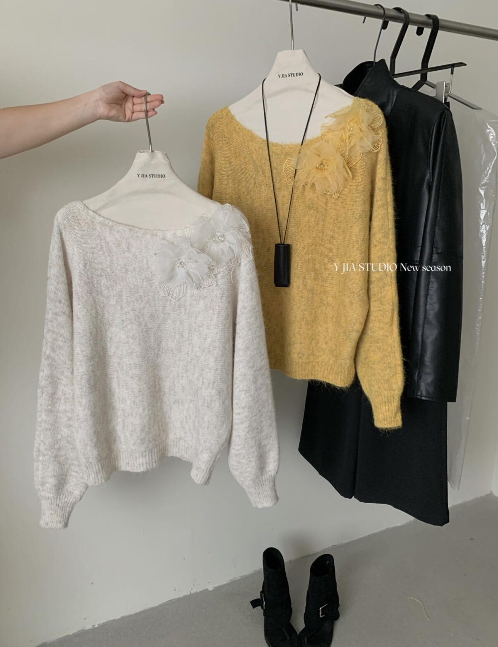 Lazy flowers brooch pullover temperament sweater