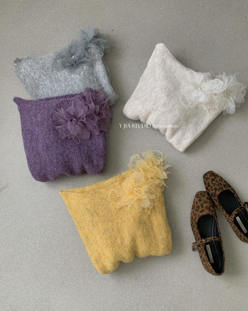 Lazy flowers brooch pullover temperament sweater