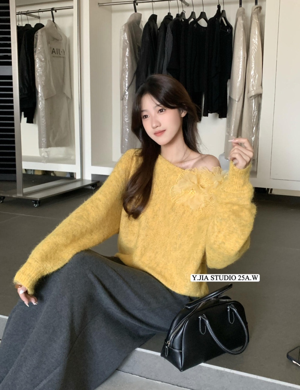 Lazy flowers brooch pullover temperament sweater