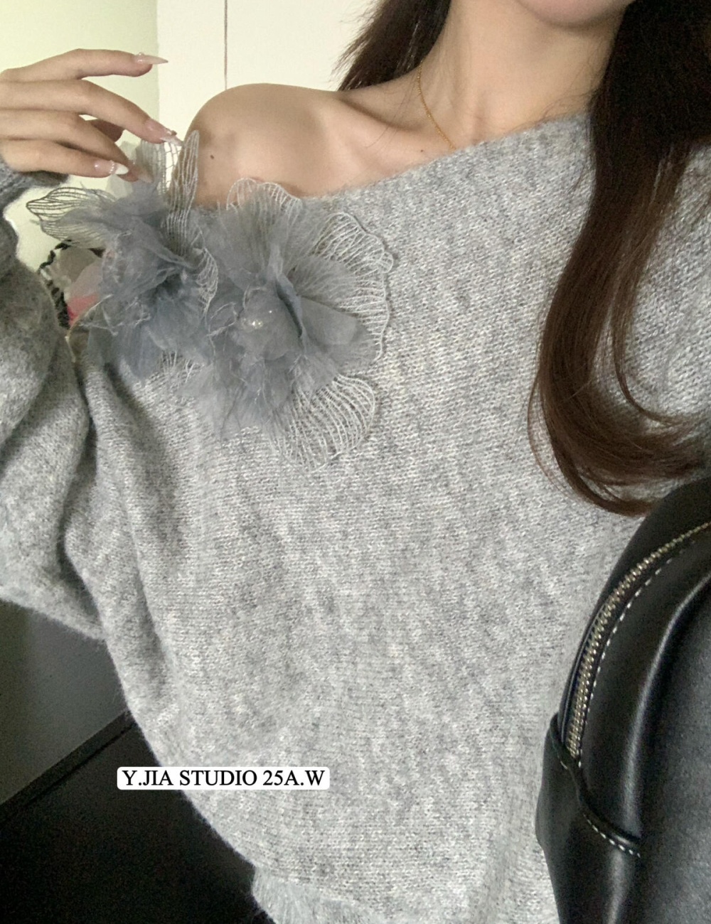 Lazy flowers brooch pullover temperament sweater