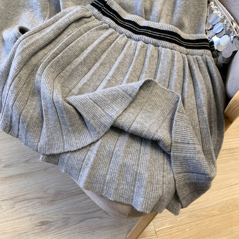 Knitted pleated short skirt loose sweater a set