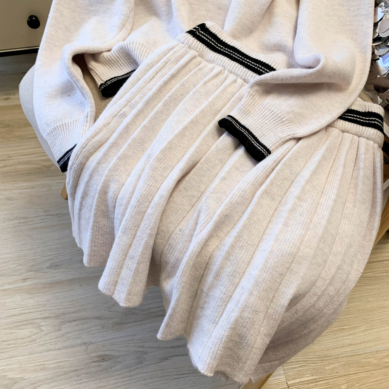 Knitted pleated short skirt loose sweater a set