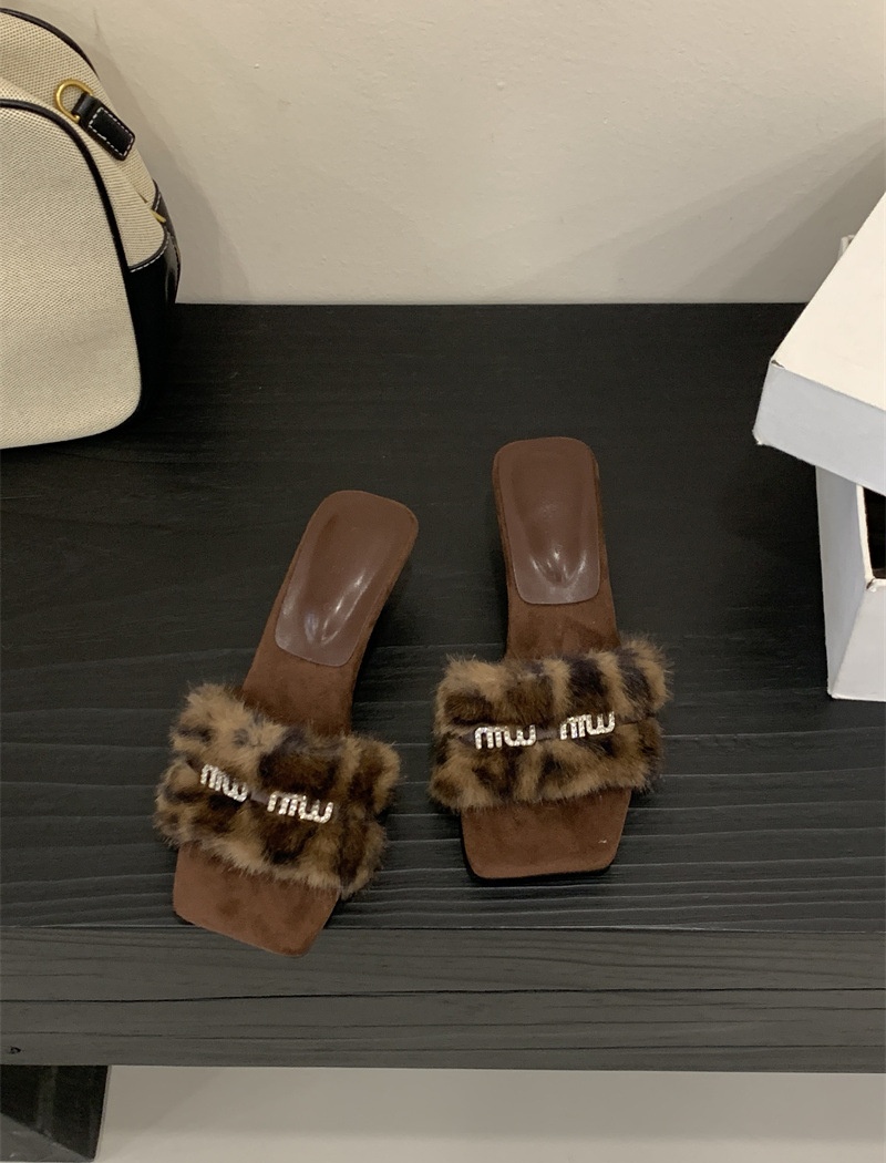Thick crust autumn wears outside France style slippers for women