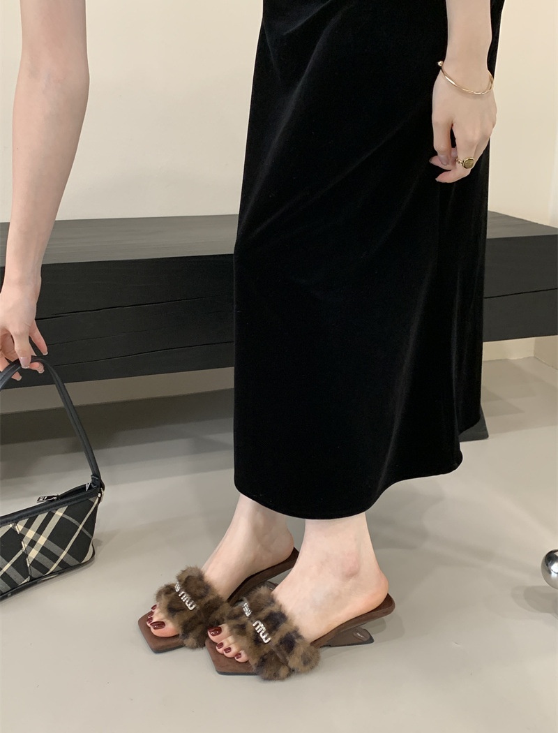 Thick crust autumn wears outside France style slippers for women