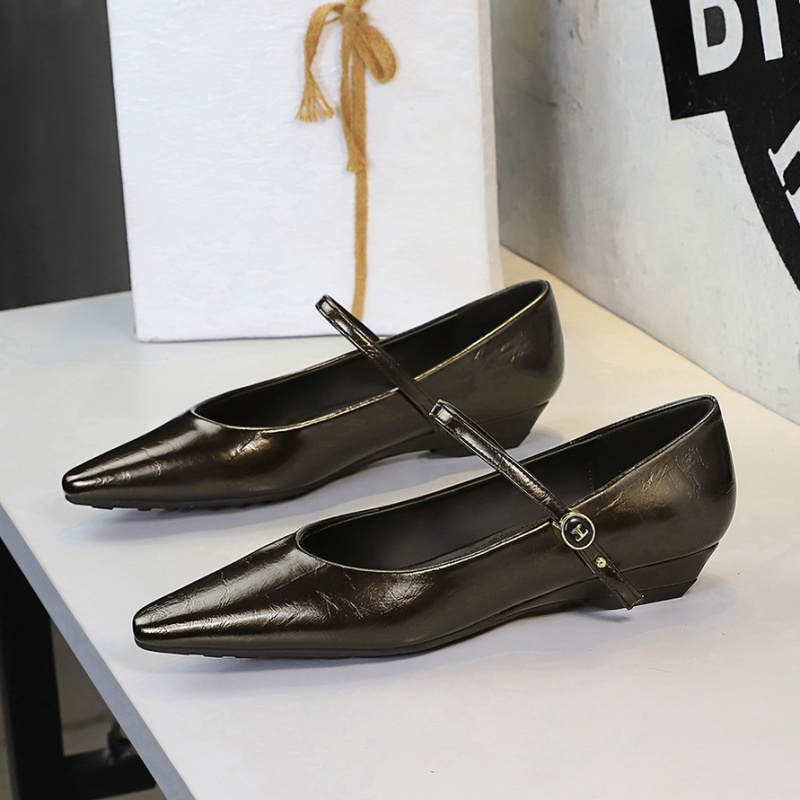 Small pointed France style low slipsole shoes for women