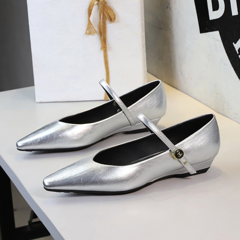 Small pointed France style low slipsole shoes for women