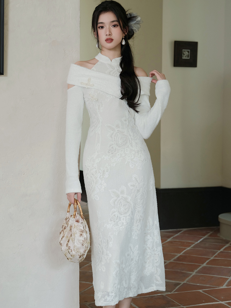 White autumn and winter jade knitted peony cheongsam