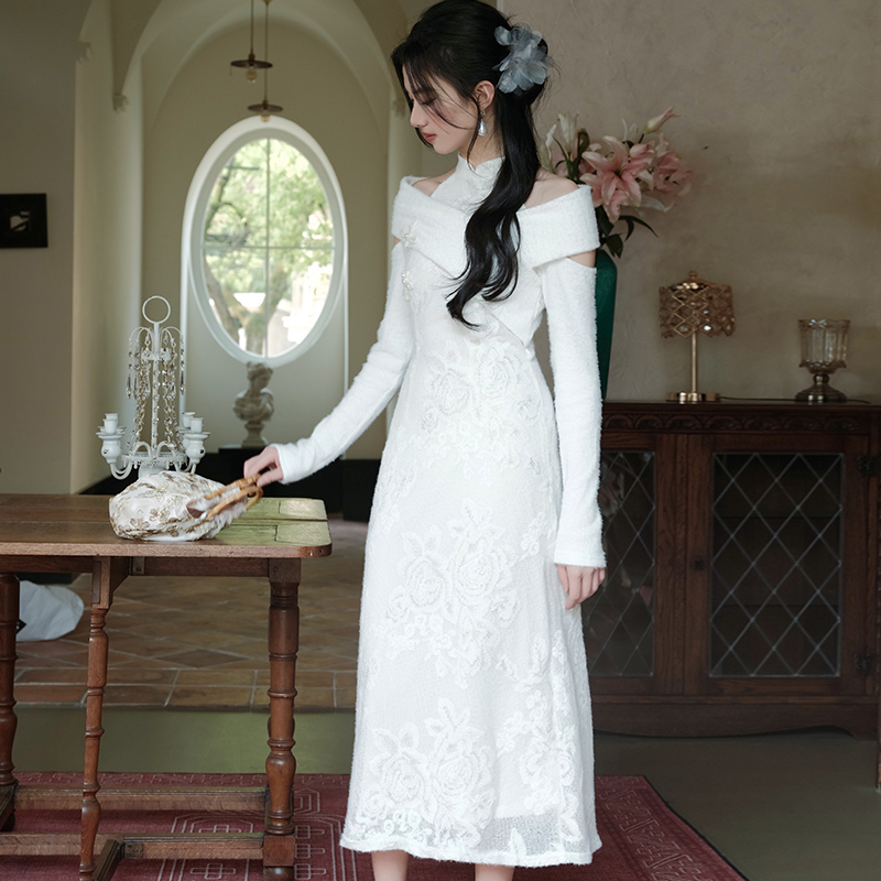 White autumn and winter jade knitted peony cheongsam