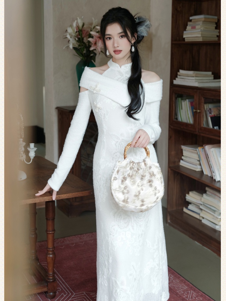 White autumn and winter jade knitted peony cheongsam