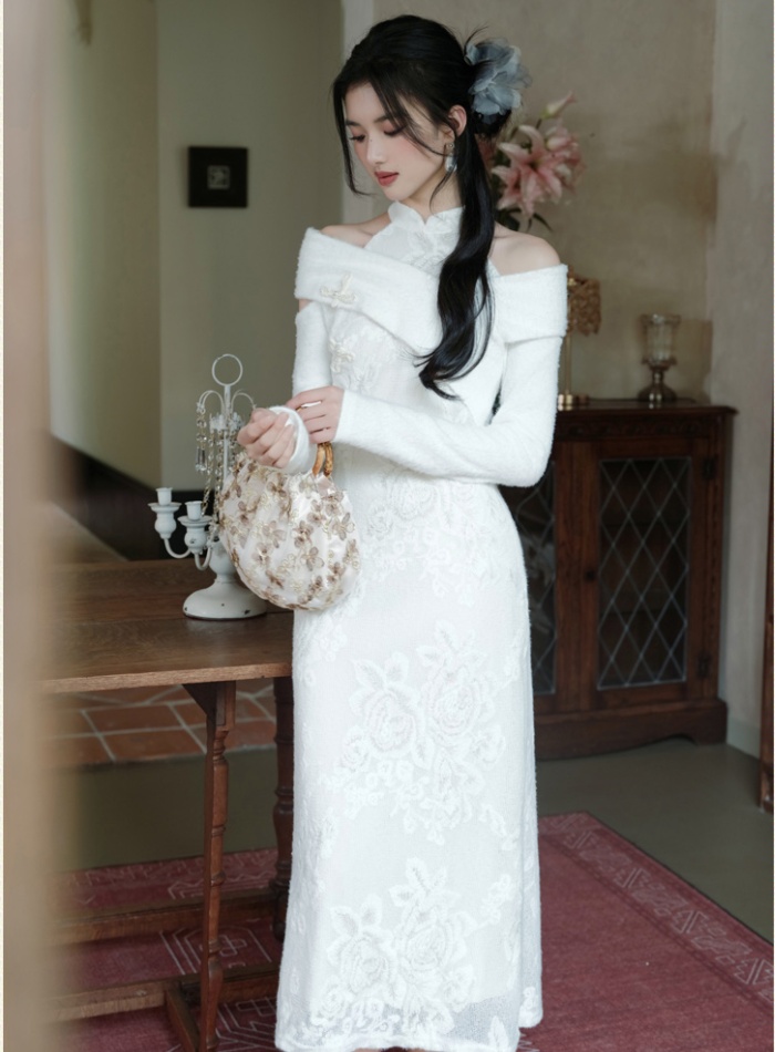 White autumn and winter jade knitted peony cheongsam
