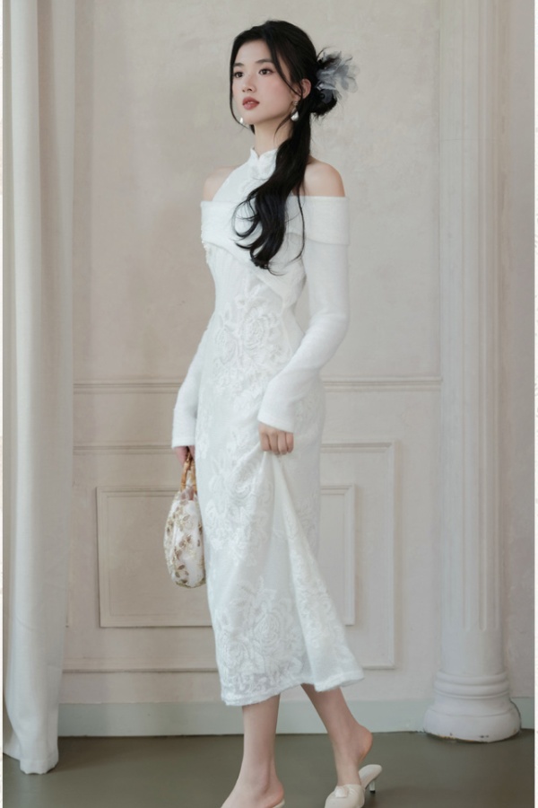 White autumn and winter jade knitted peony cheongsam