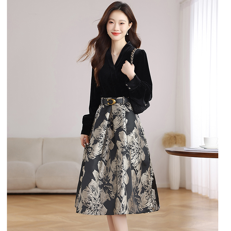 Golden velvet jacquard Pseudo-two temperament dress for women