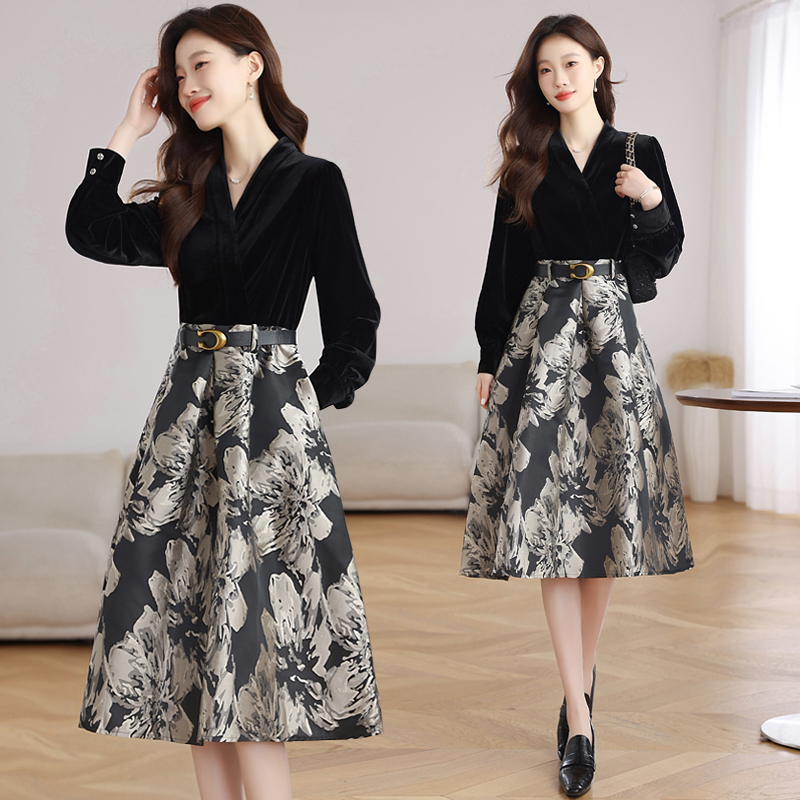 Golden velvet jacquard Pseudo-two temperament dress for women