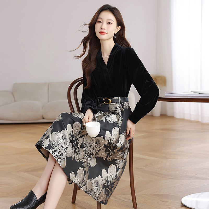 Golden velvet jacquard Pseudo-two temperament dress for women