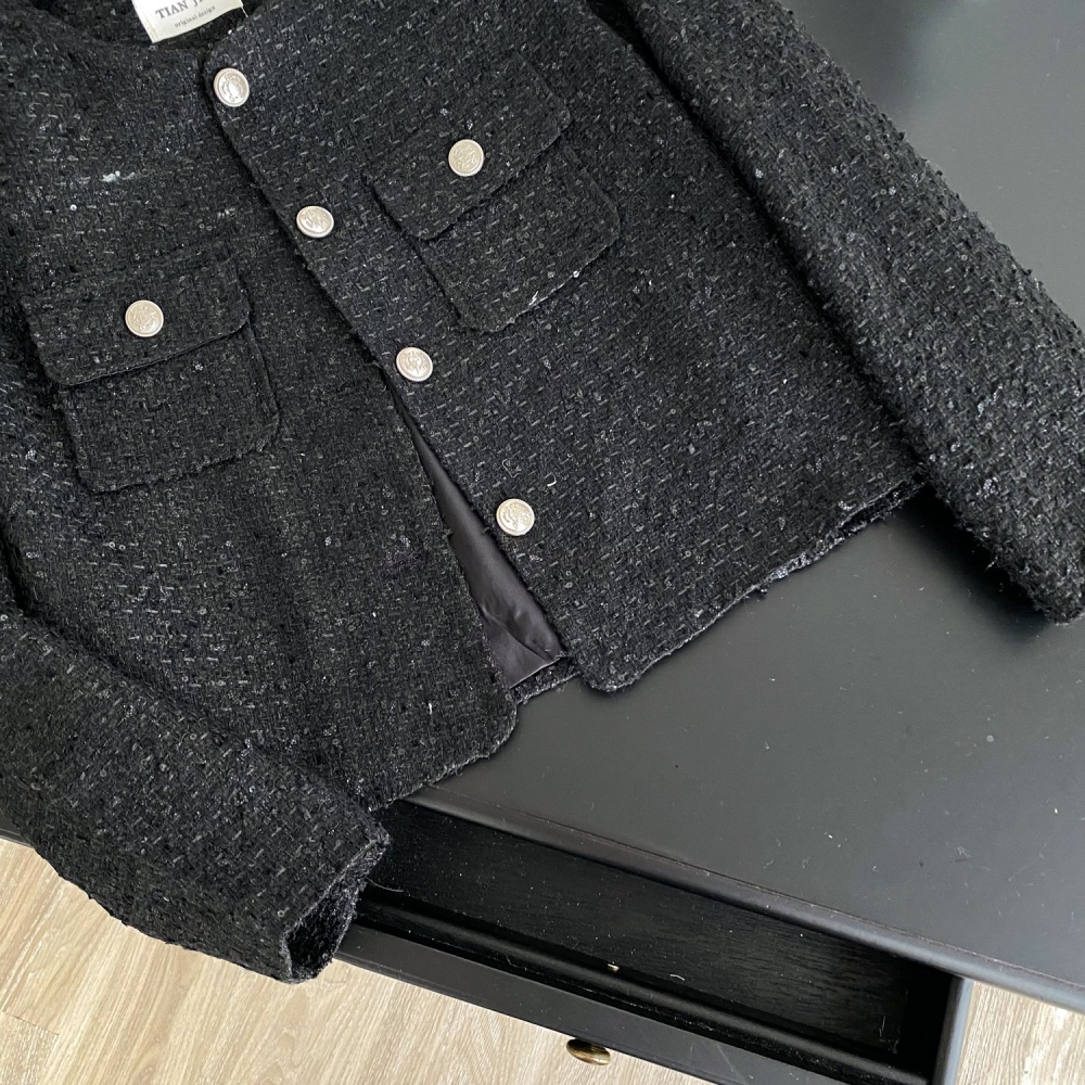 Metal buckles coat coarse flower tops for women