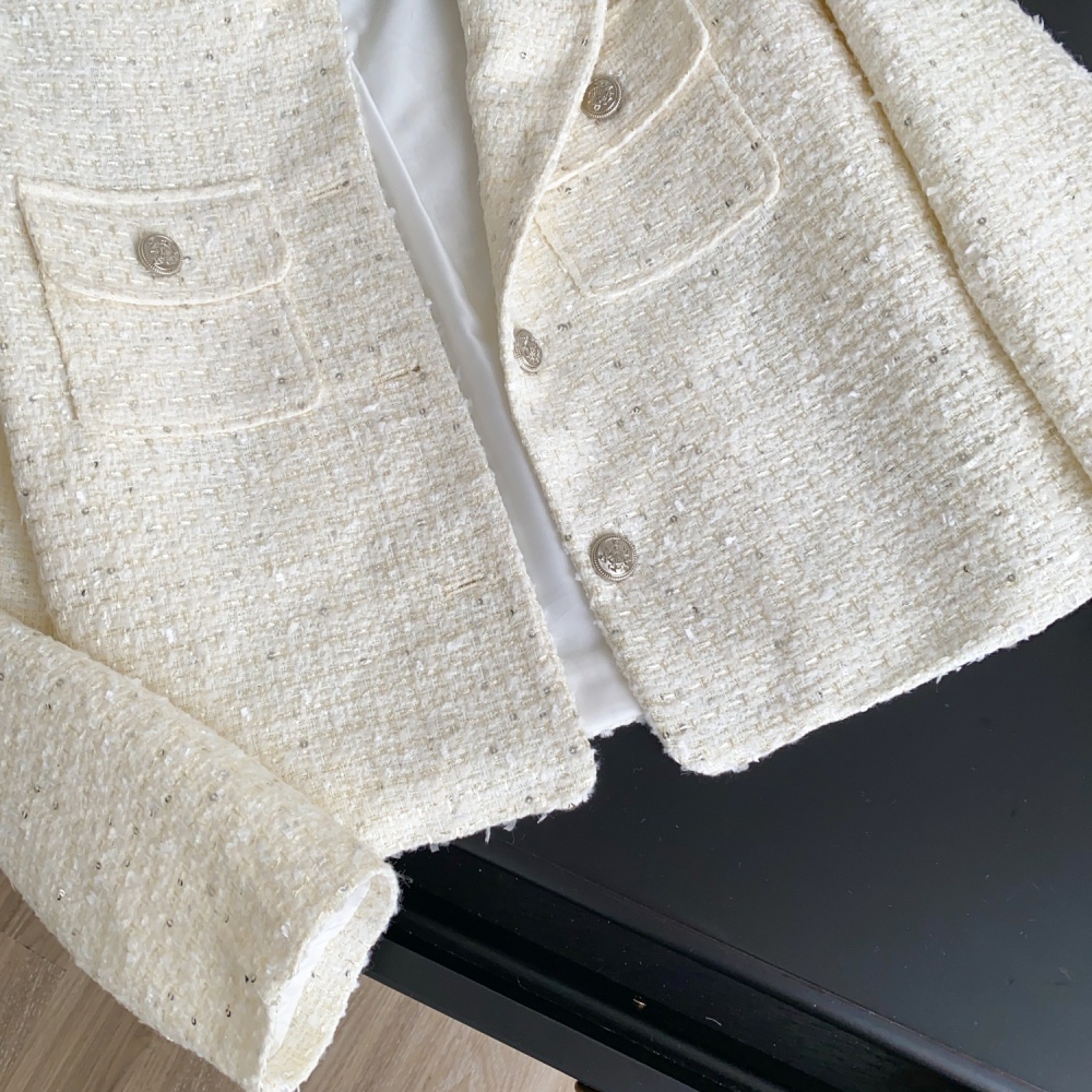 Metal buckles coat coarse flower tops for women