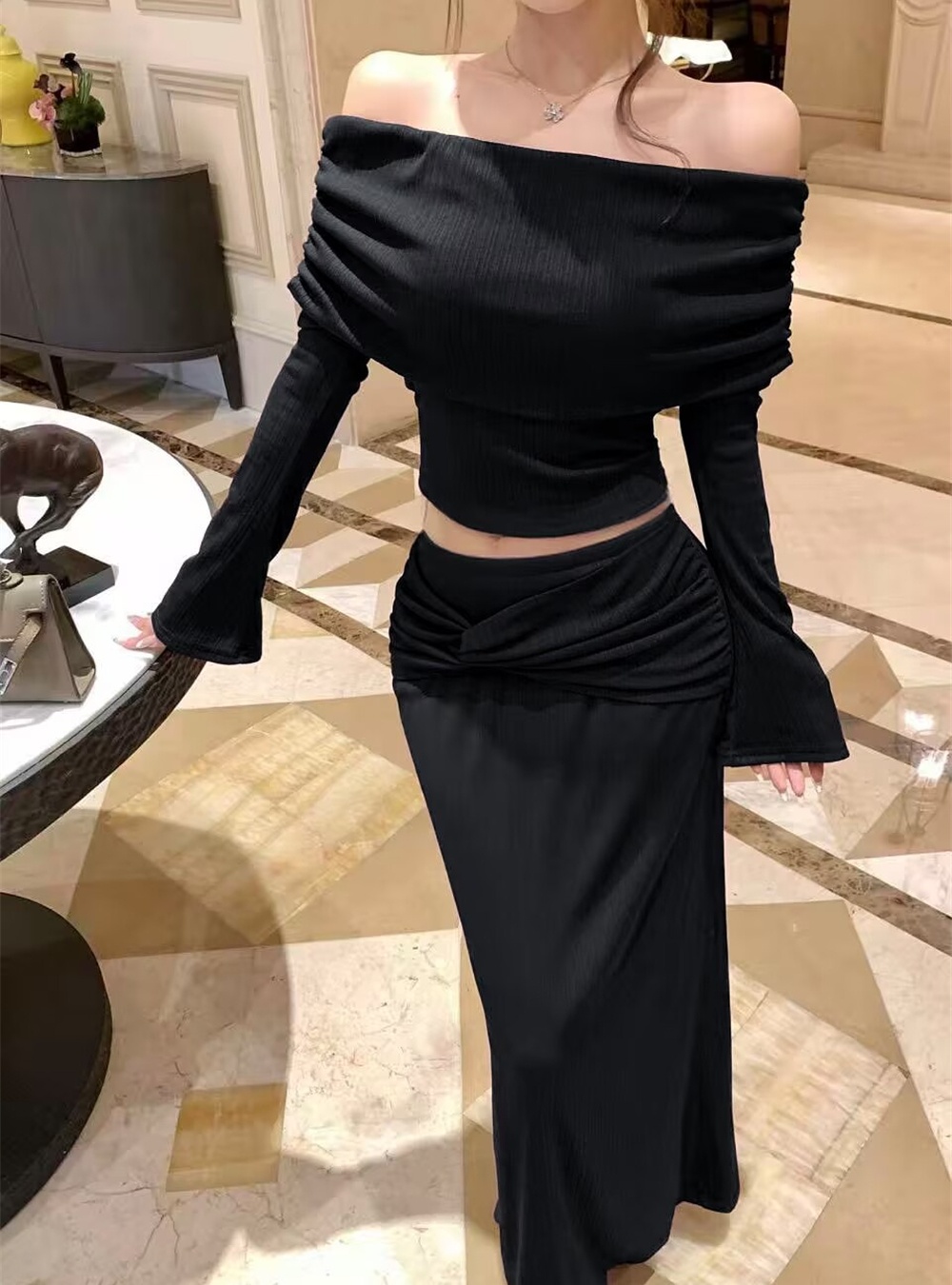 Slim T-shirt flat shoulder skirt 2pcs set for women