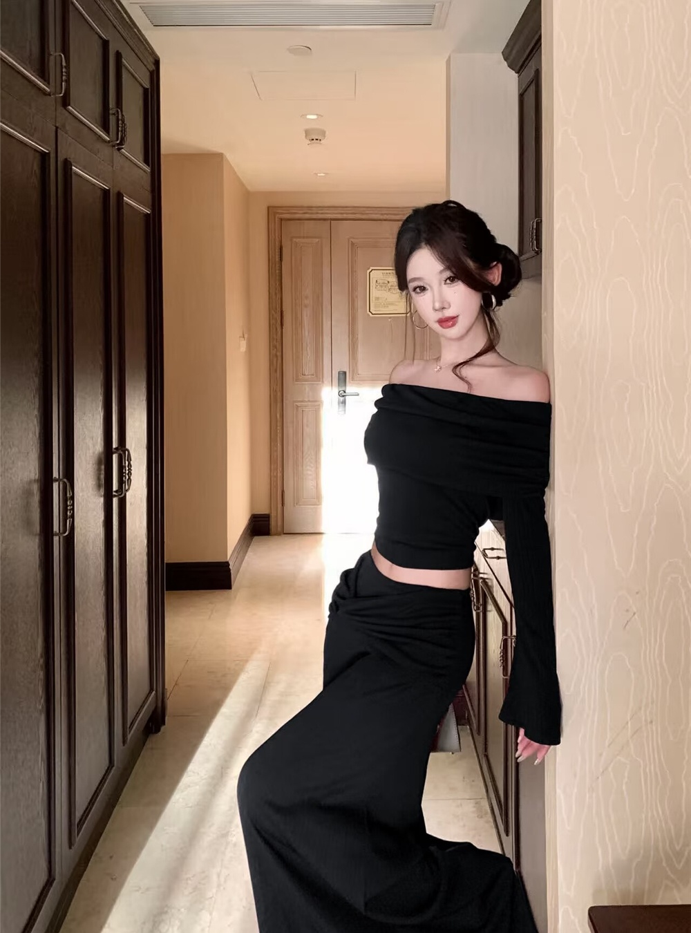 Slim T-shirt flat shoulder skirt 2pcs set for women