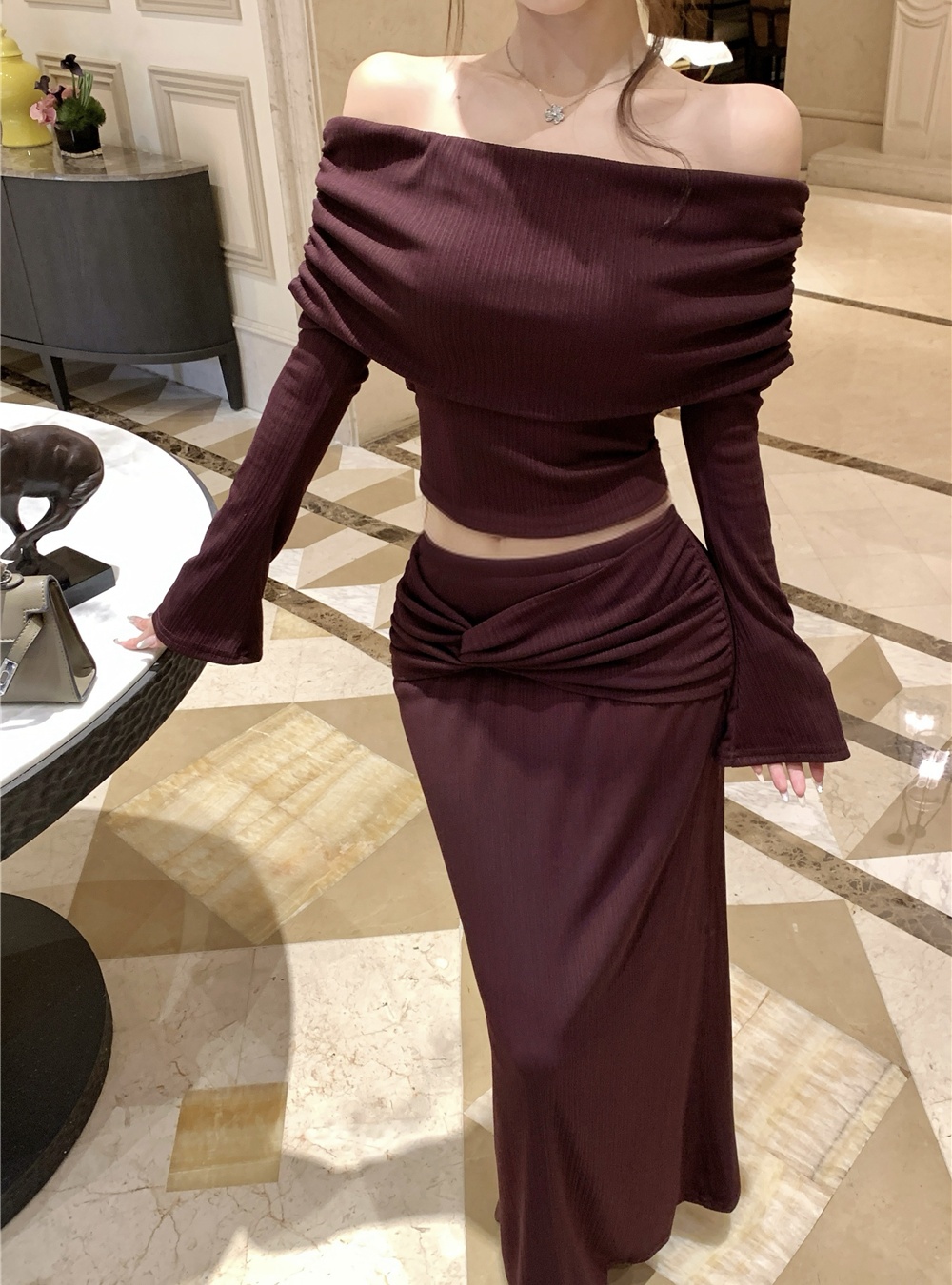 Slim T-shirt flat shoulder skirt 2pcs set for women