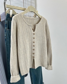 V-neck bottoming sweater wears outside tops for women