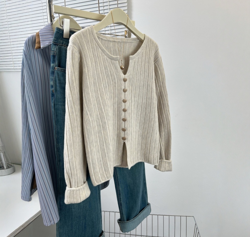 V-neck bottoming sweater wears outside tops for women