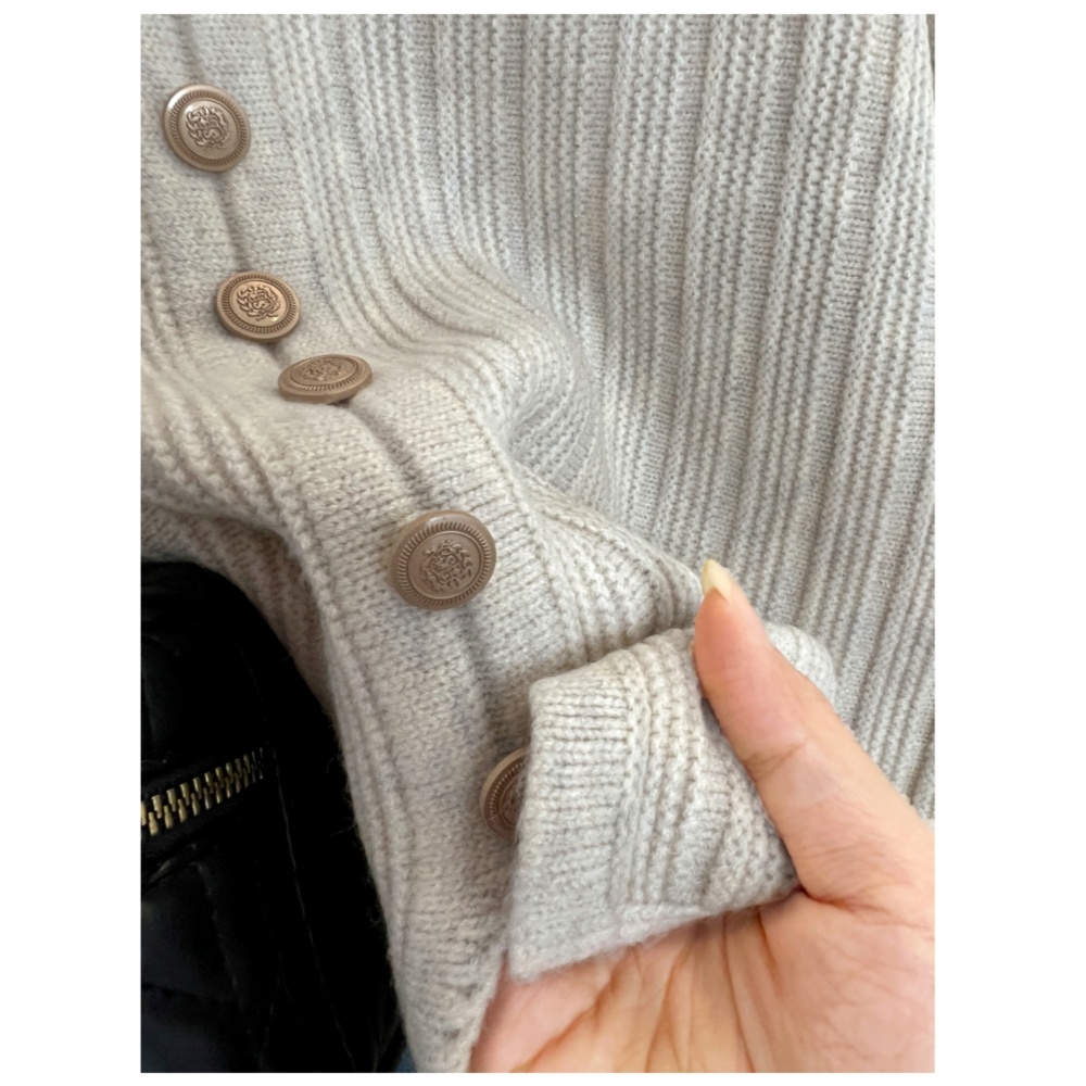 V-neck bottoming sweater wears outside tops for women