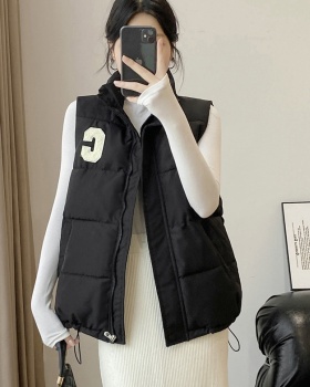 Wears outside autumn and winter waistcoat down cotton coat