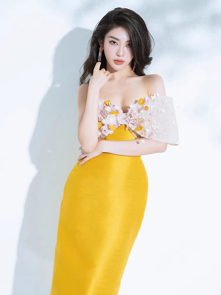 Beading big bow temperament wrapped chest yellow dress