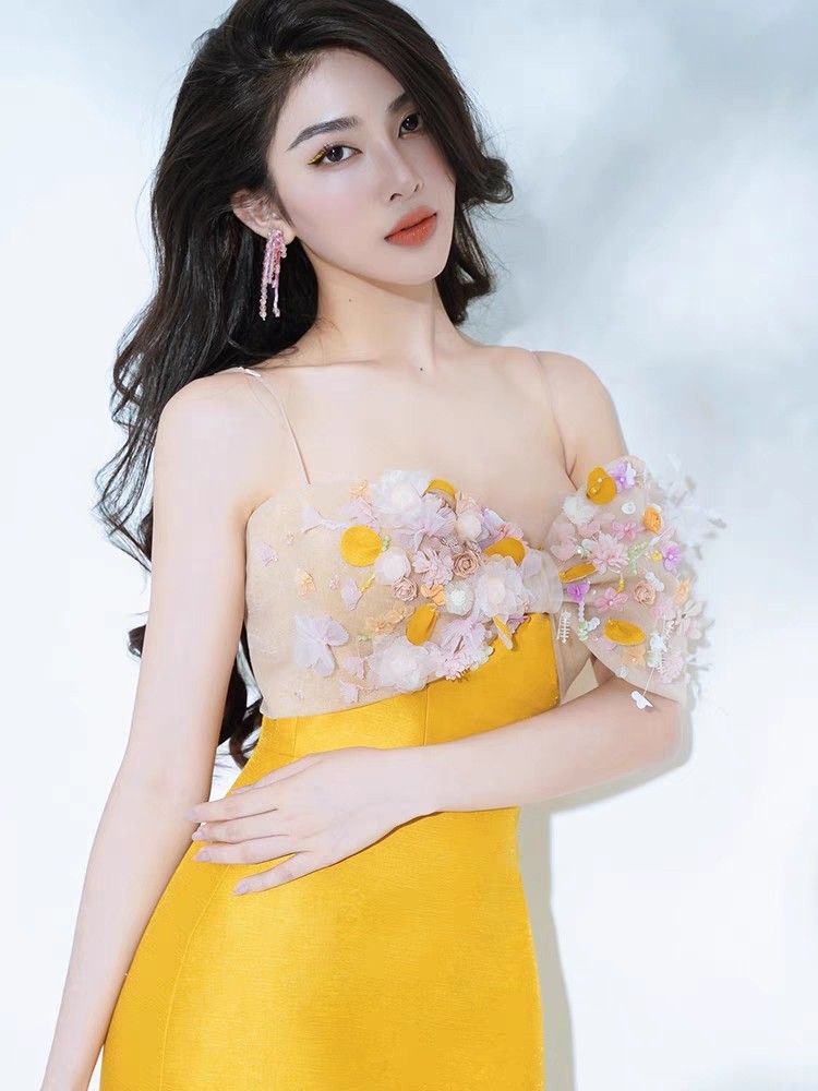Beading big bow temperament wrapped chest yellow dress