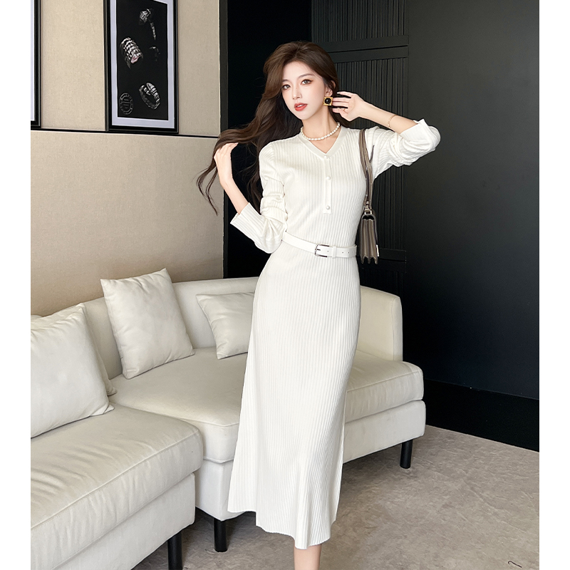 Commuting bottoming V-neck white temperament knitted dress