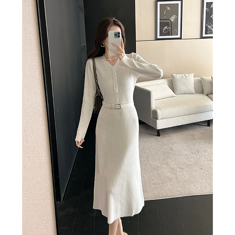 Commuting bottoming V-neck white temperament knitted dress