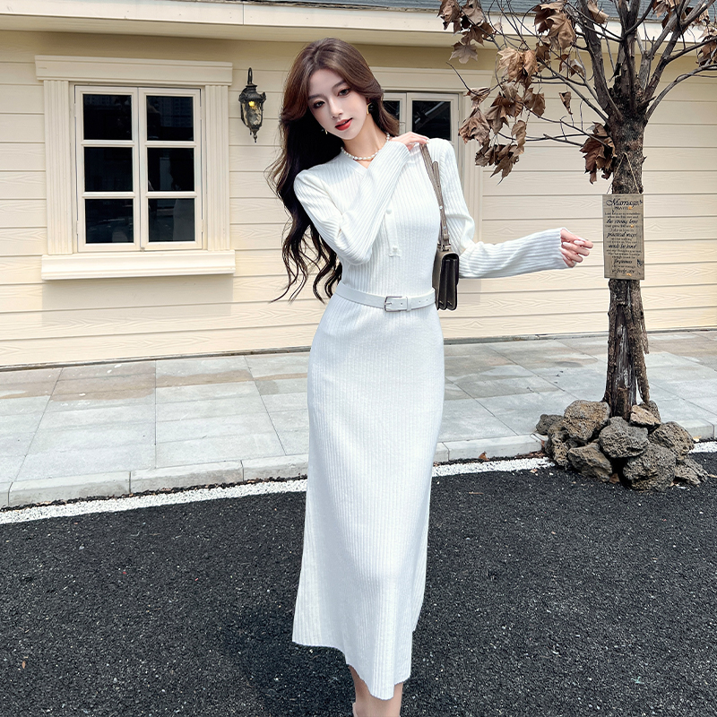 Commuting bottoming V-neck white temperament knitted dress