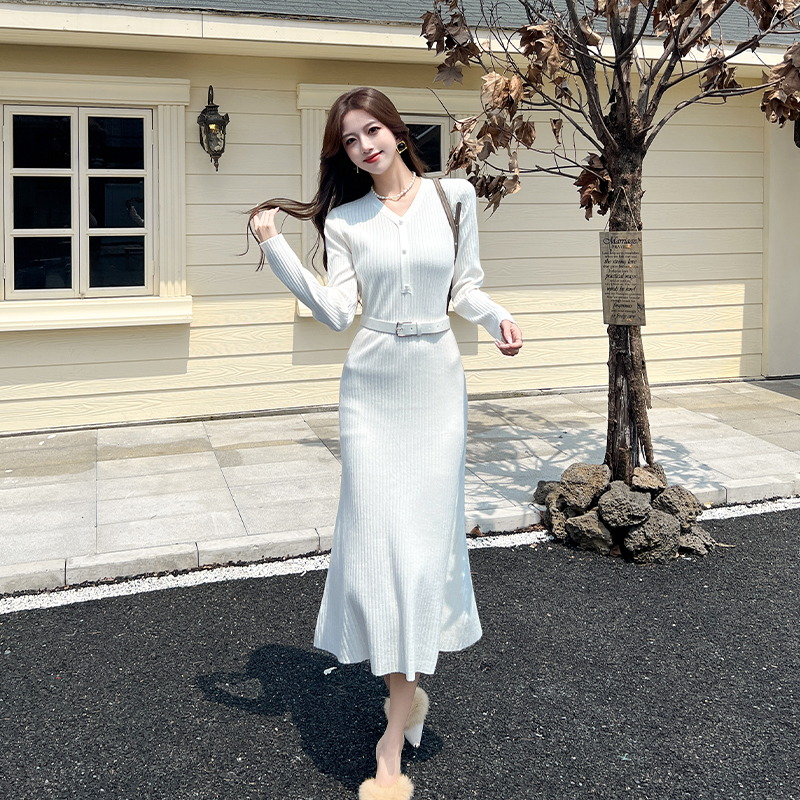 Commuting bottoming V-neck white temperament knitted dress