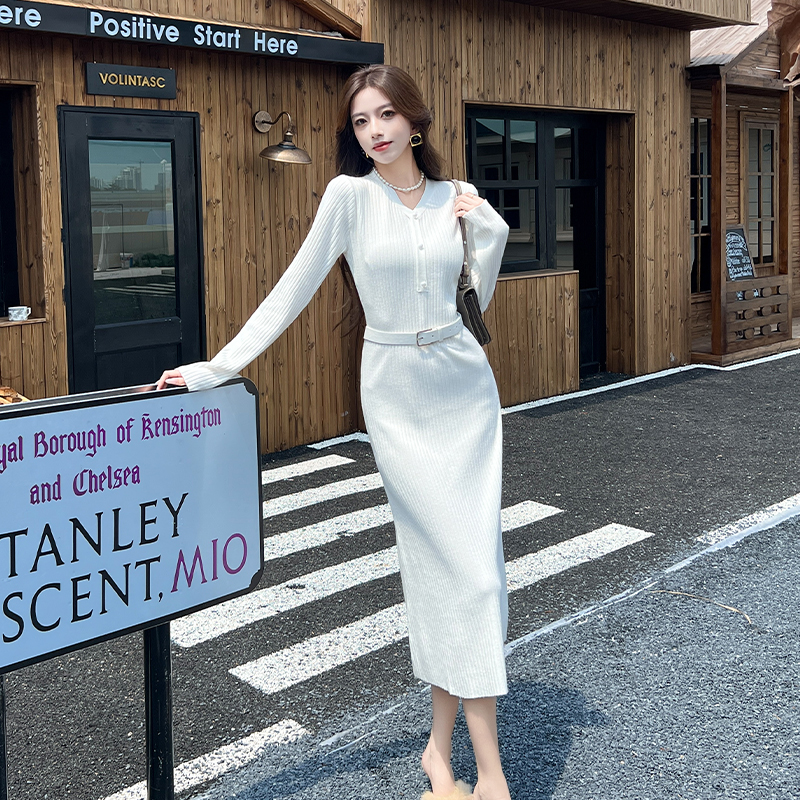 Commuting bottoming V-neck white temperament knitted dress