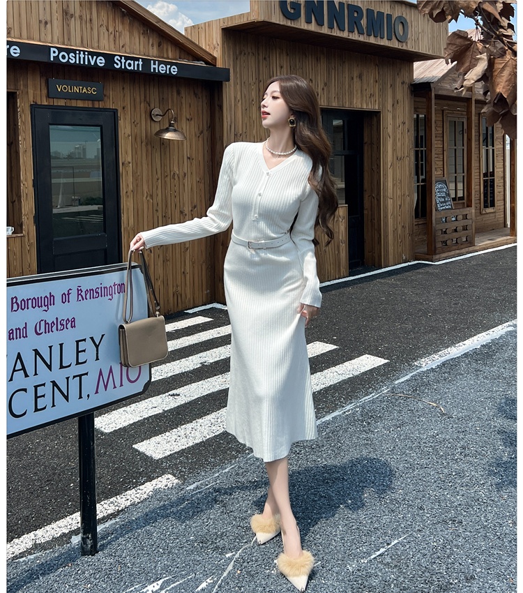 Commuting bottoming V-neck white temperament knitted dress