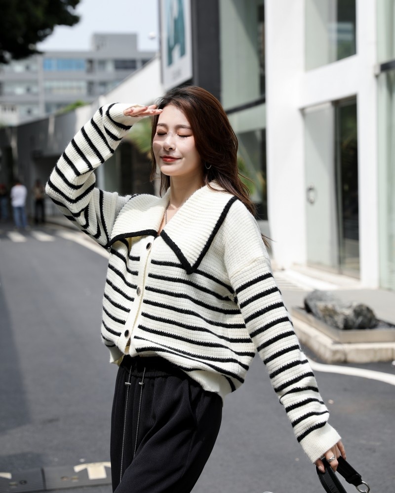 All-match V-neck sweater knitted stripe cardigan