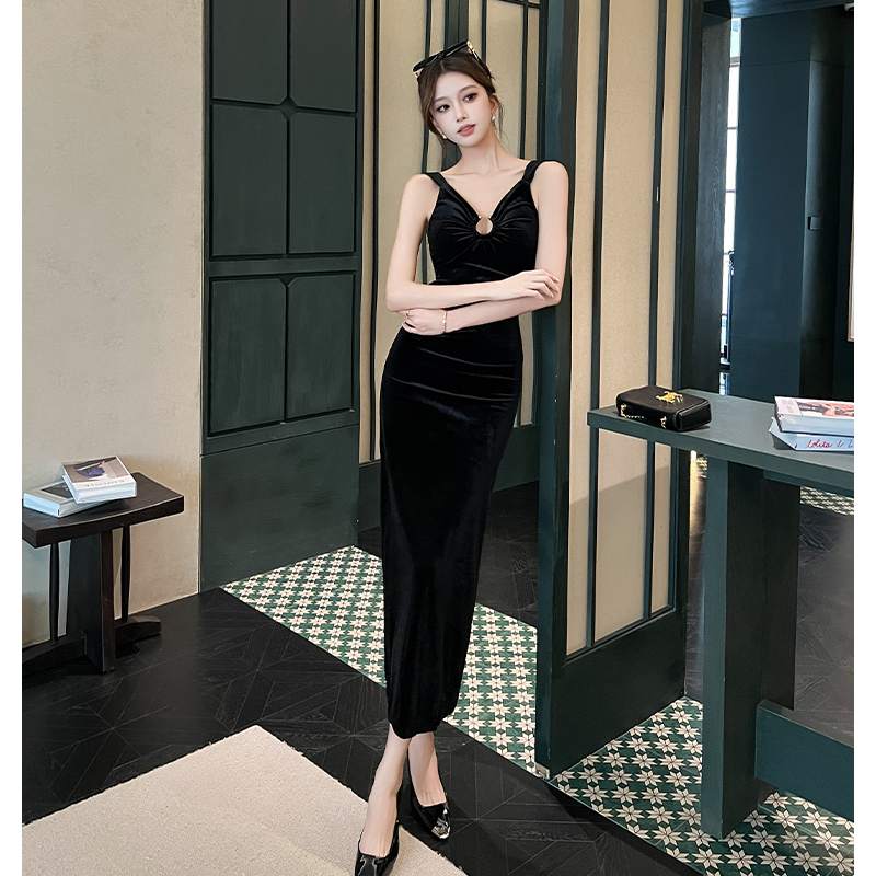 Slim halter temperament long velvet shoulder strap dress