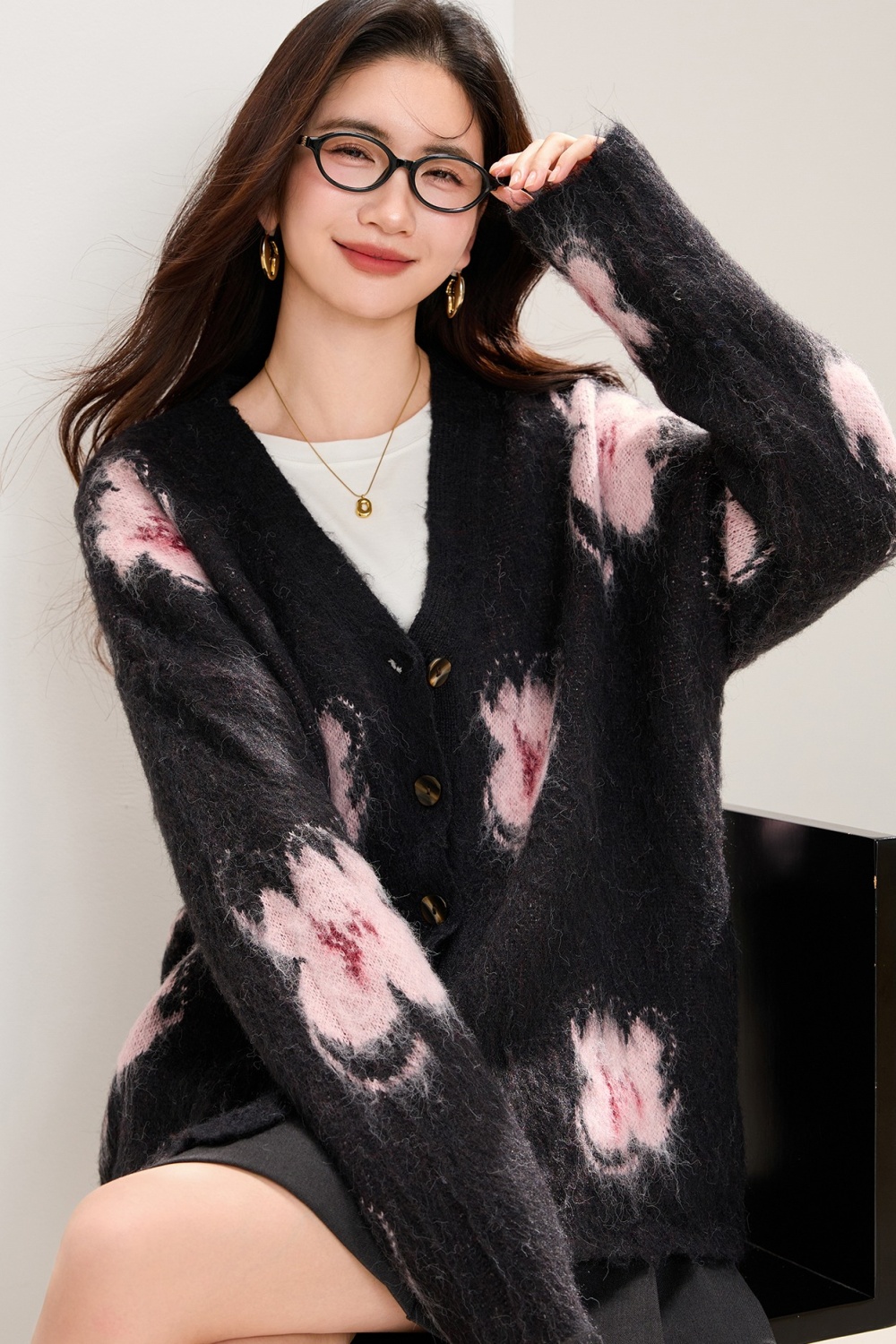 V-neck spring loose peach blossom lazy sweater for women
