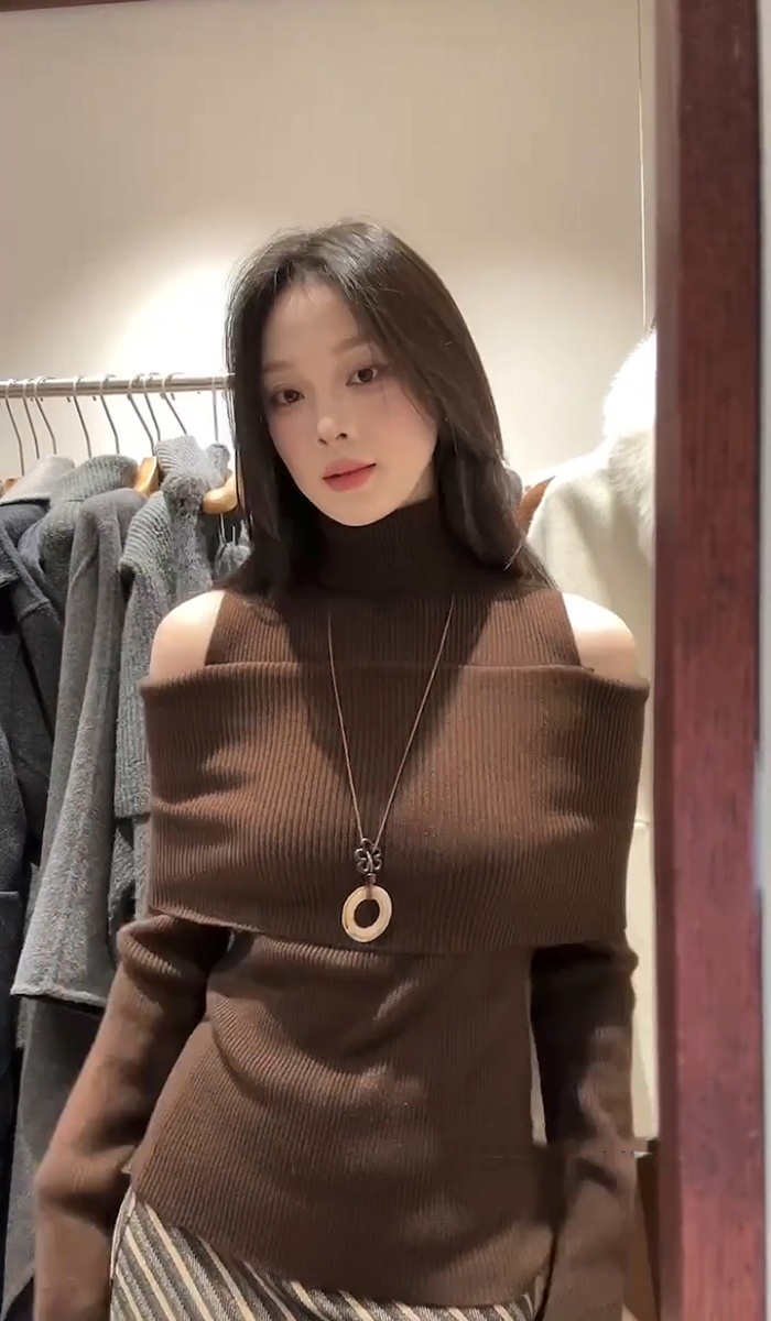 Strapless knitted high collar tops for women