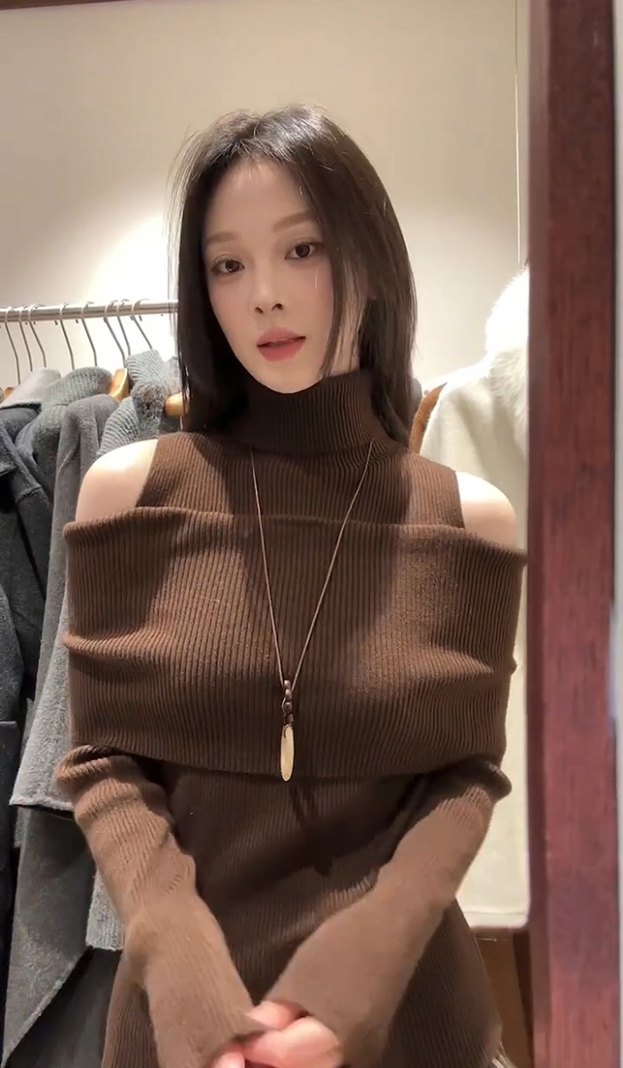 Strapless knitted high collar tops for women