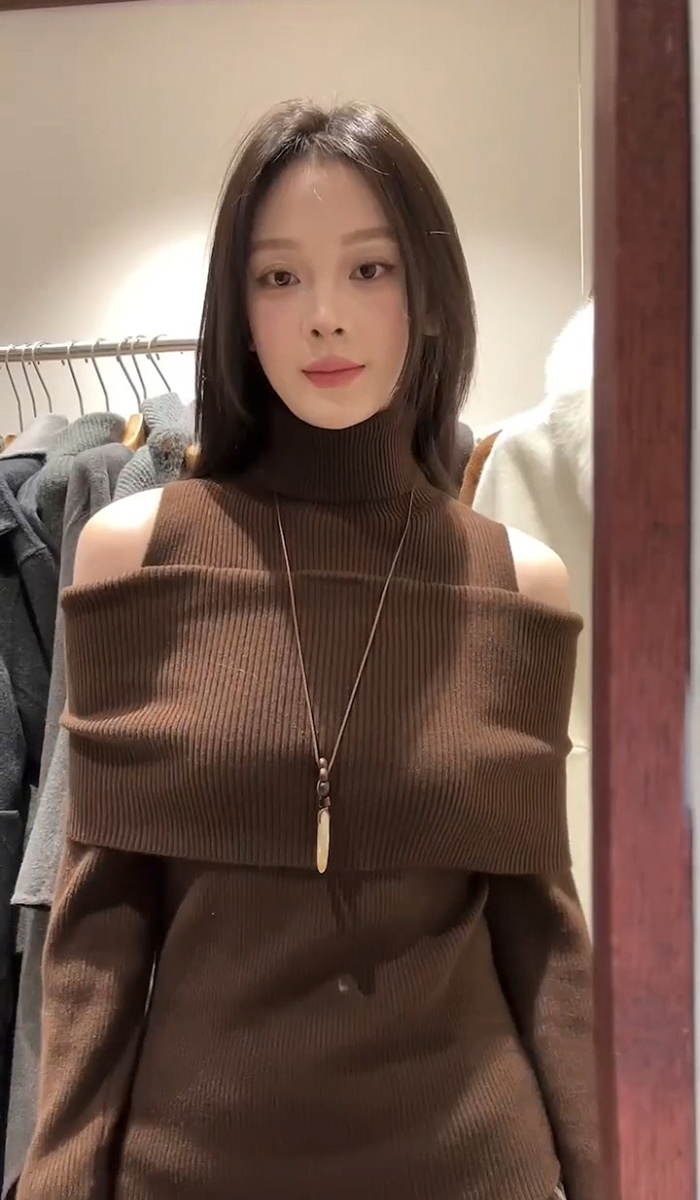 Strapless knitted high collar tops for women