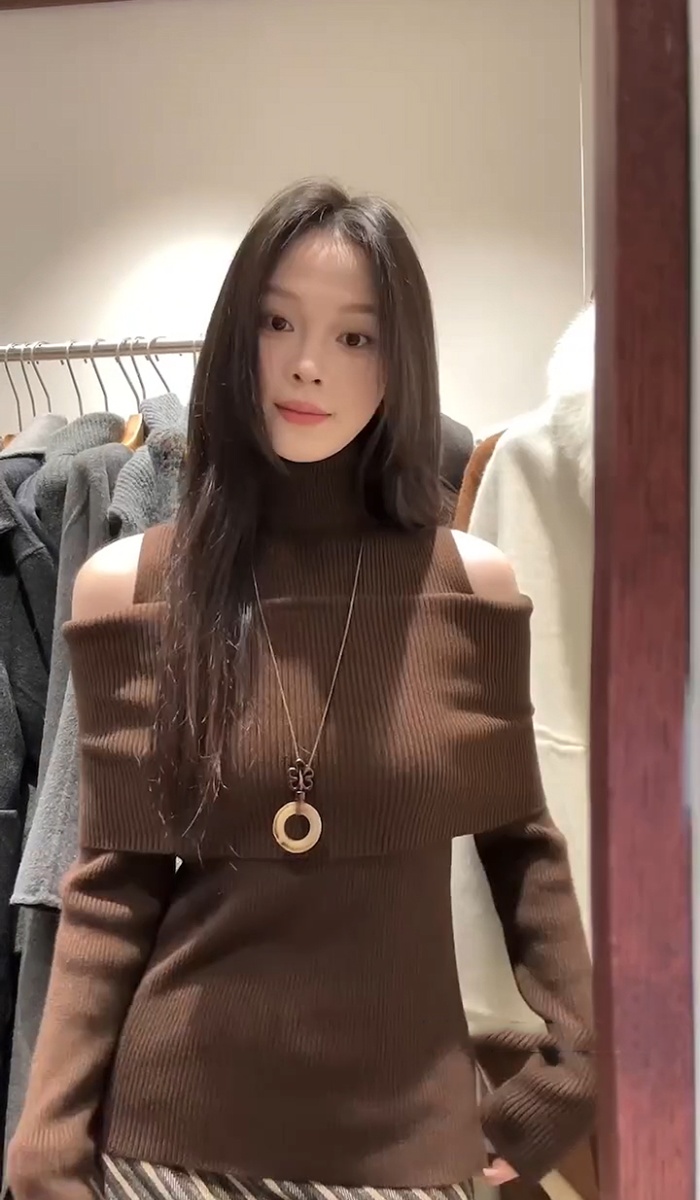 Strapless knitted high collar tops for women