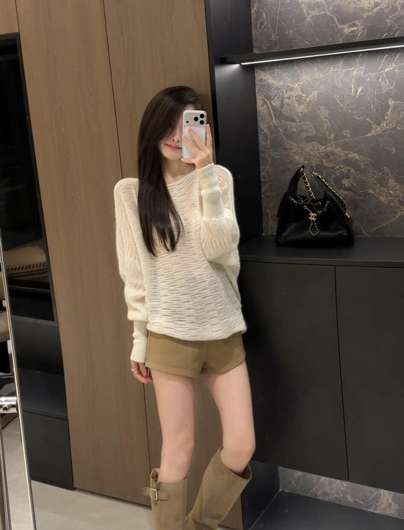 Tender autumn and winter mohair tops