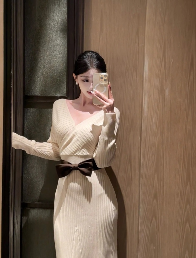 Spring enticement pinched waist package hip slim dress