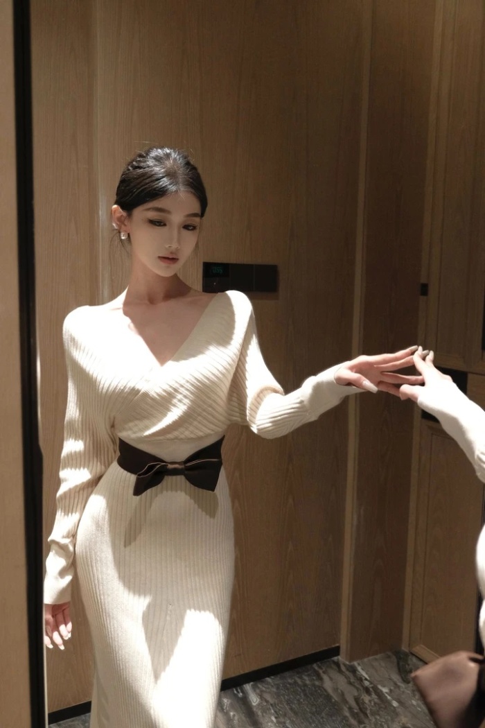 Spring enticement pinched waist package hip slim dress