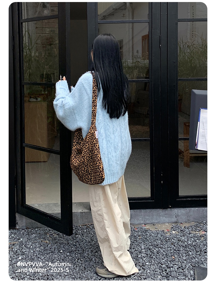 Lazy autumn and winter colors twist college style sweater