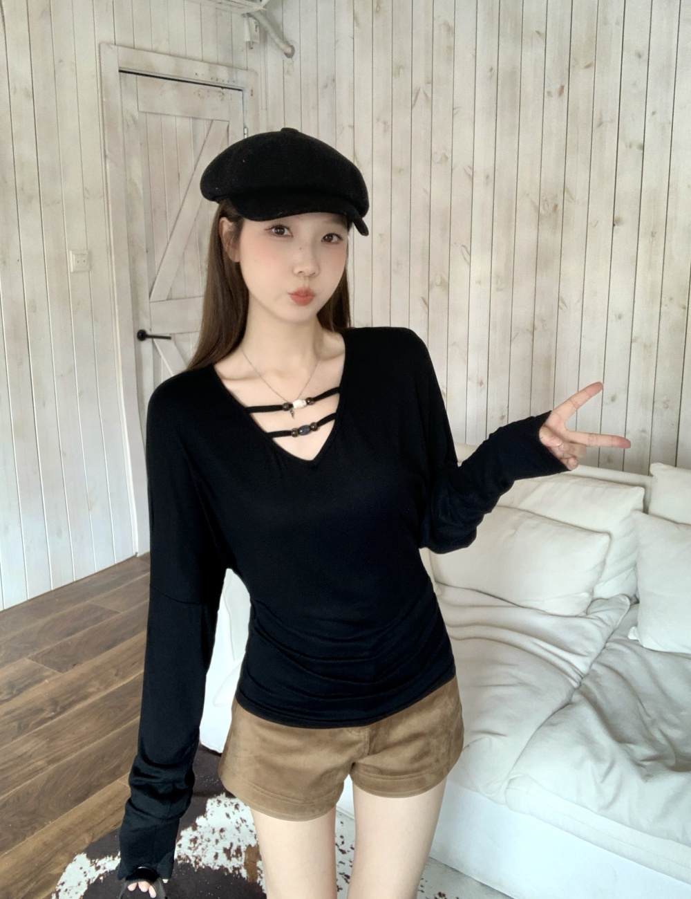 Slim V-neck beads tops large yard niche T-shirt