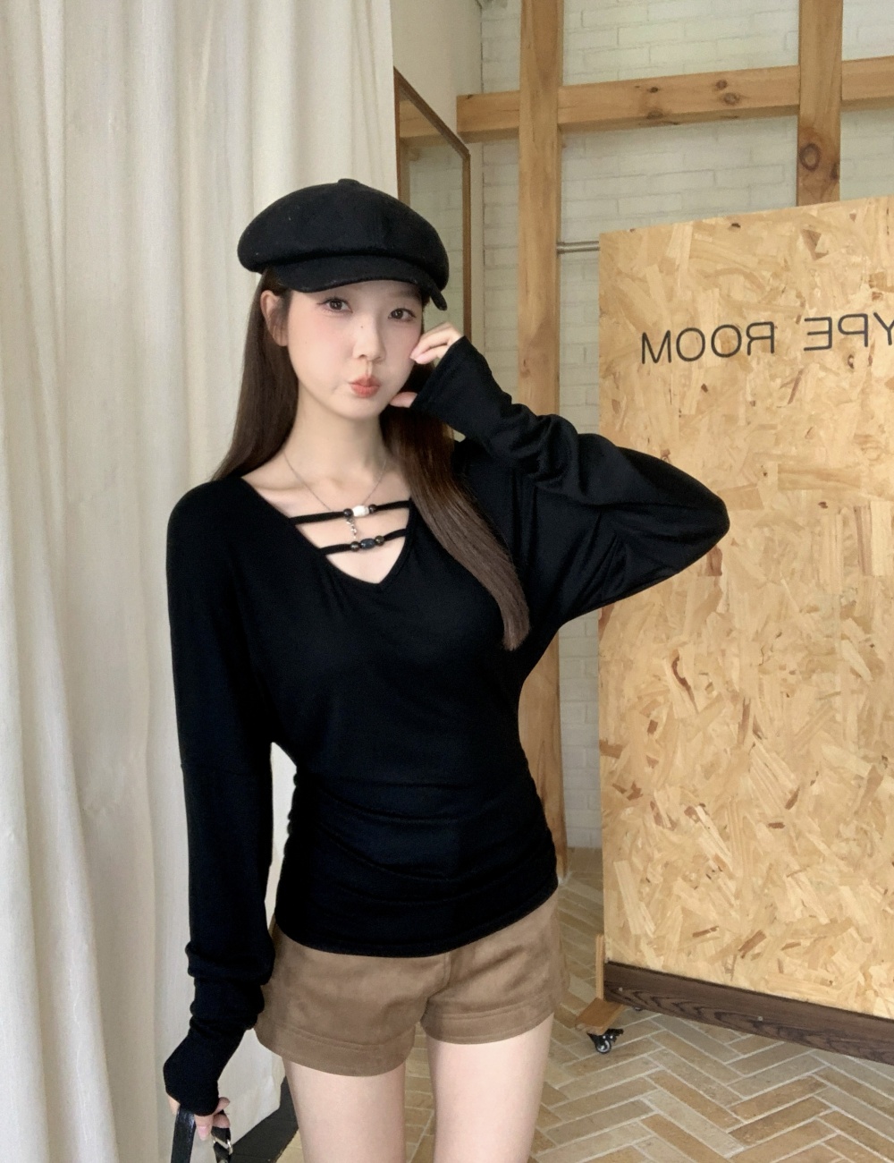 Slim V-neck beads tops large yard niche T-shirt